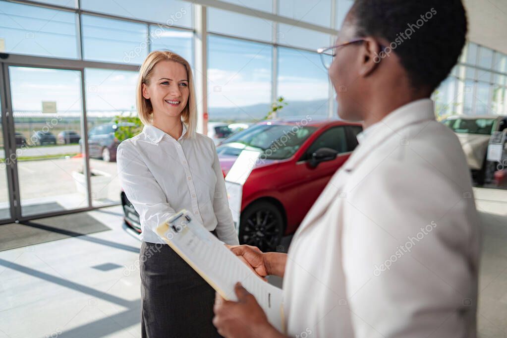 التركيز على العميل